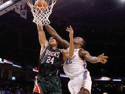 鵜鶘險(xiǎn)勝湖人